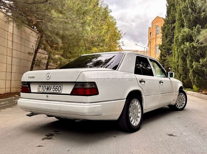 Mercedes E 220 1993, 453,465 km - 2.2 л - Bakı