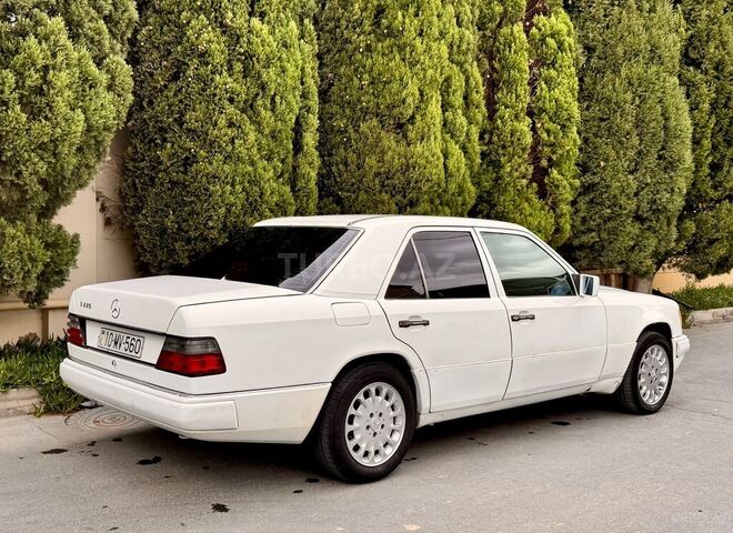Mercedes E 220 1993, 453,465 km - 2.2 л - Bakı