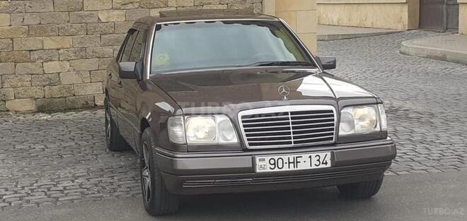 Mercedes E 220 1993, 236,536 km - 2.2 l - Bakı