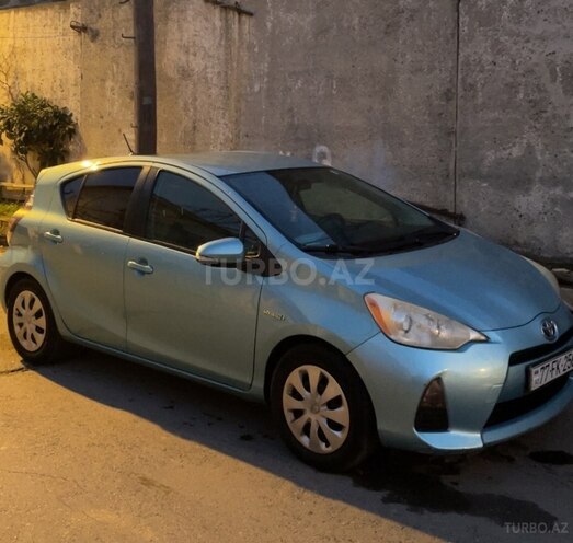 Toyota Prius C 2012, 302,074 km - 1.5 l - Bakı
