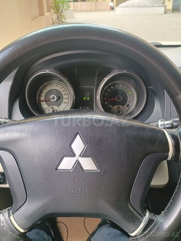 Mitsubishi Pajero 2011, 211,200 km - 3.5 л - Bakı