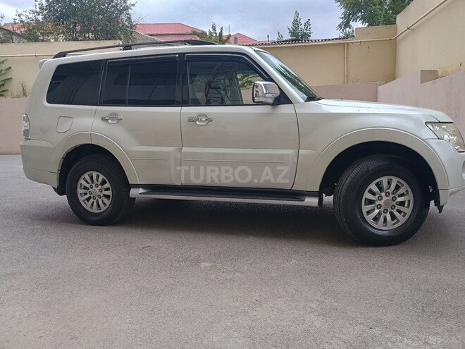 Mitsubishi Pajero 2011, 211,200 km - 3.5 л - Bakı