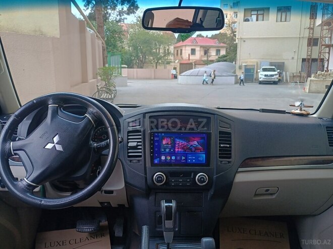 Mitsubishi Pajero 2011, 211,200 km - 3.5 л - Bakı