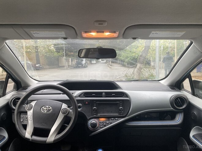 Toyota Prius C 2012, 302,074 km - 1.5 l - Bakı