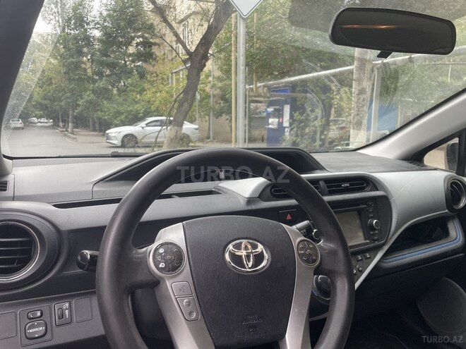 Toyota Prius C 2012, 302,074 km - 1.5 l - Bakı
