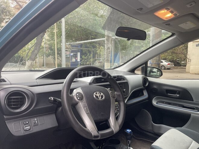 Toyota Prius C 2012, 302,074 km - 1.5 l - Bakı