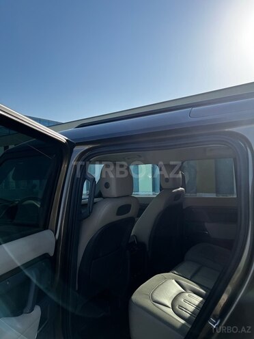 Land Rover Defender-10