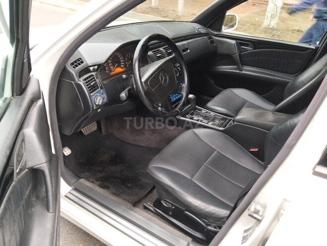 Mercedes E 240 1998, 310,000 km - 2.4 l - Bakı
