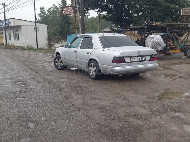 Mercedes E 200 1993, 546,650 km - 2.0 l - Masallı