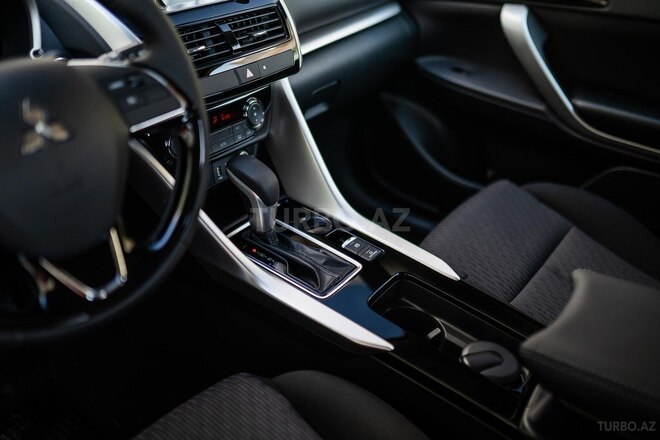 Mitsubishi Eclipse Cross-12