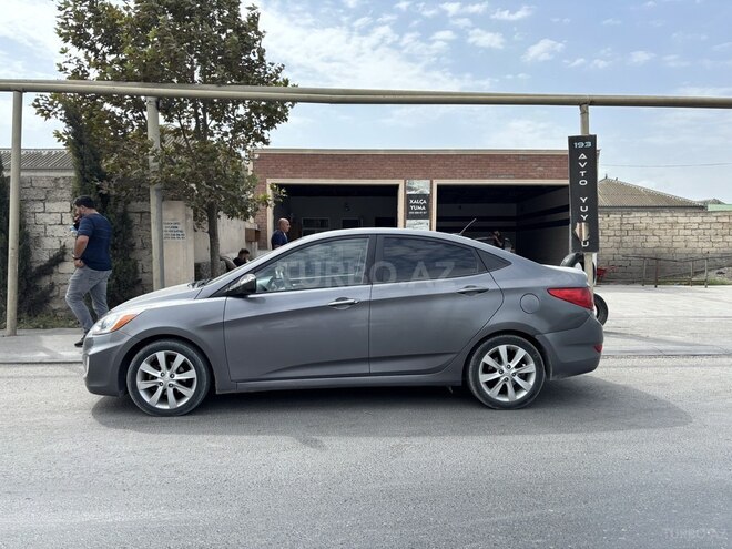 Hyundai Accent 2013, 250,000 km - 1.6 l - Bakı