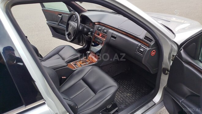 Mercedes E 280 1999, 255,000 km - 2.8 l - Bakı