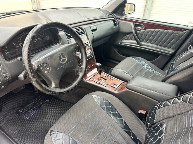 Mercedes E 220 2001, 254,782 km - 2.2 l - Bakı