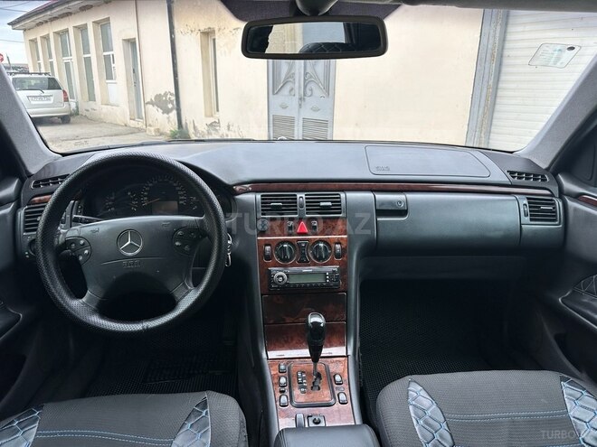 Mercedes E 220 2001, 254,782 km - 2.2 l - Bakı