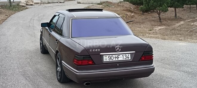 Mercedes E 220 1993, 236,536 km - 2.2 l - Bakı