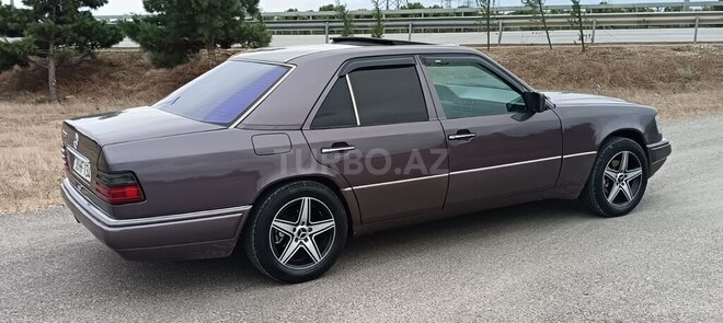 Mercedes E 220 1993, 236,536 km - 2.2 l - Bakı