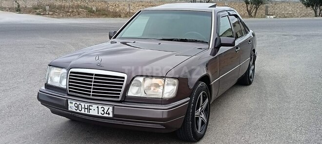 Mercedes E 220 1993, 236,536 km - 2.2 l - Bakı