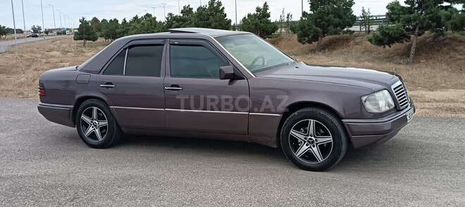 Mercedes E 220 1993, 236,536 km - 2.2 l - Bakı