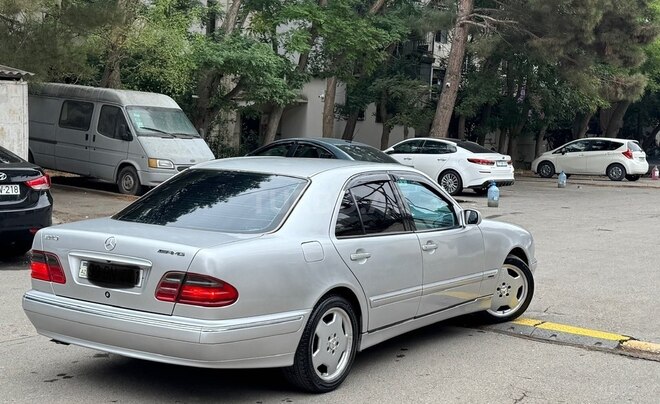 Mercedes E 240 1999, 366,999 km - 2.6 l - Bakı
