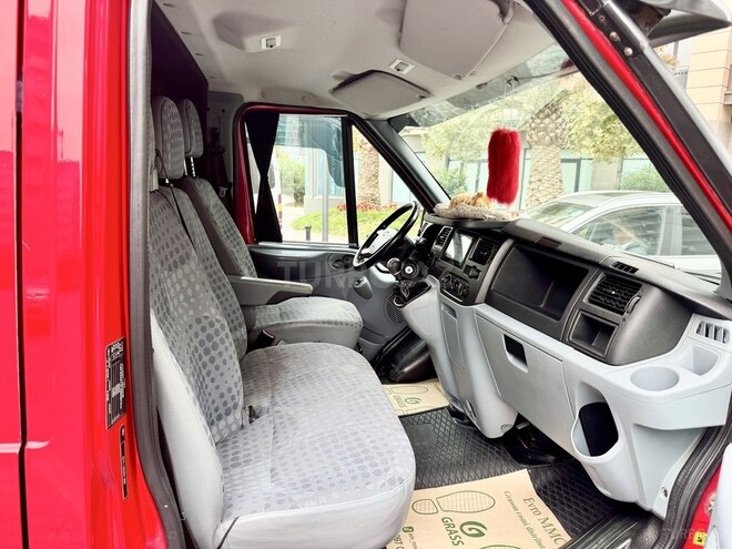 Ford Transit-15