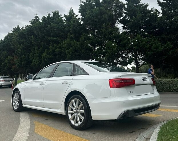Audi A6-4