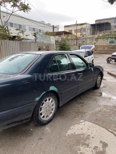 Mercedes E 220 2000, 402,000 km - 2.2 l - Bakı