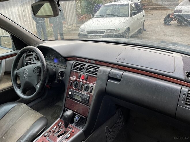 Mercedes E 220 2000, 402,000 km - 2.2 l - Bakı