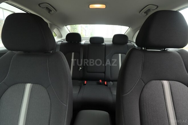 Hyundai Sonata-16