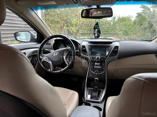 Hyundai Elantra 2015, 82,752 km - 1.8 л - Masallı