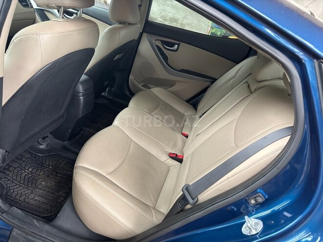 Hyundai Elantra 2015, 82,752 km - 1.8 л - Masallı