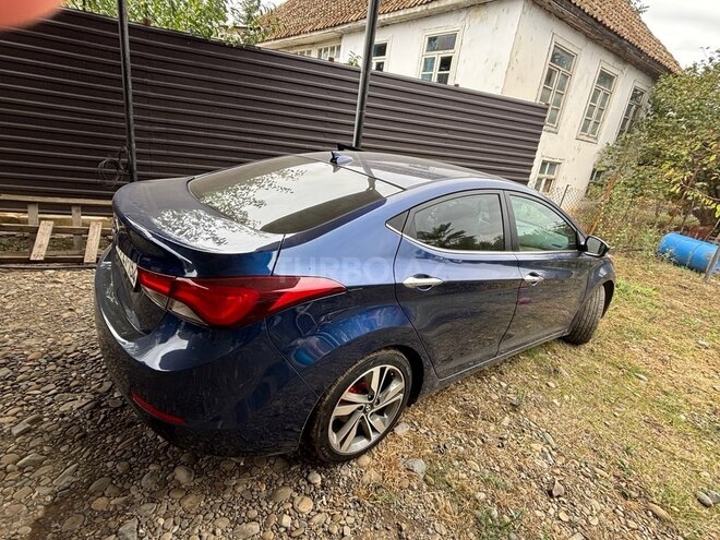 Hyundai Elantra 2015, 82,752 km - 1.8 л - Masallı