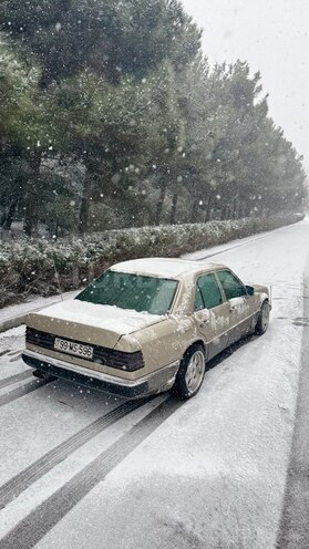 Mercedes E 200 1993, 530,000 km - 2.0 l - Bakı
