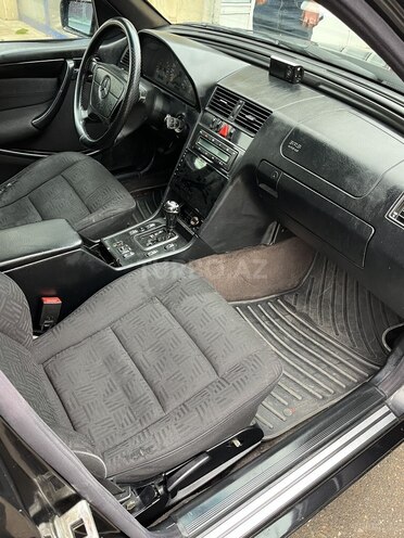 Mercedes C 240 1998, 258,500 km - 2.4 л - Biləsuvar