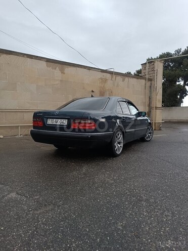 Mercedes E 240 1998, 398,000 km - 2.4 l - Bakı