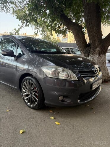 Toyota Auris 2010, 250,000 km - 1.4 l - Bakı