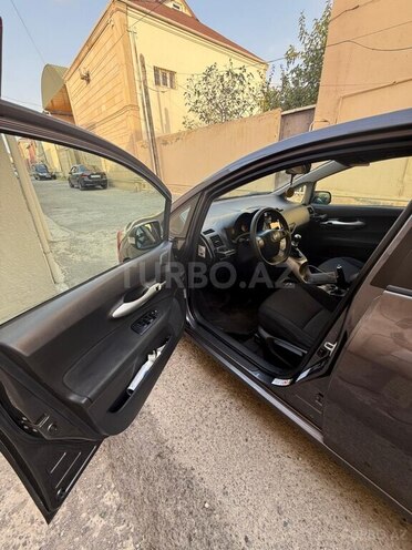 Toyota Auris 2010, 250,000 km - 1.4 l - Bakı