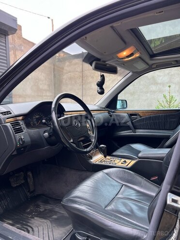 Mercedes E 240 1999, 402,000 km - 2.4 l - Bakı