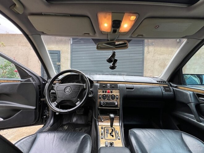 Mercedes E 240 1999, 402,000 km - 2.4 l - Bakı