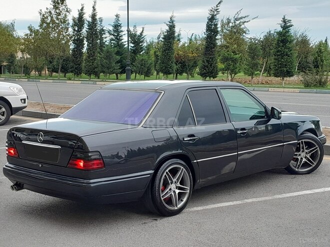 Mercedes E 220 1994, 235,000 km - 2.2 л - Sumqayıt