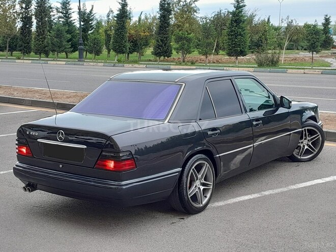 Mercedes E 220 1994, 235,000 km - 2.2 л - Sumqayıt