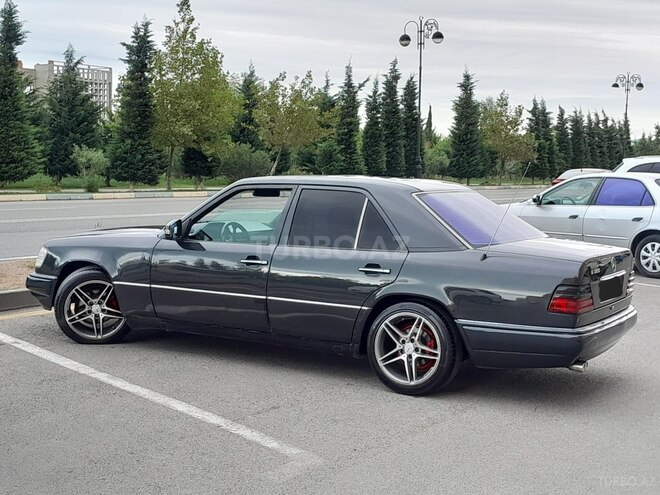 Mercedes E 220 1994, 235,000 km - 2.2 л - Sumqayıt