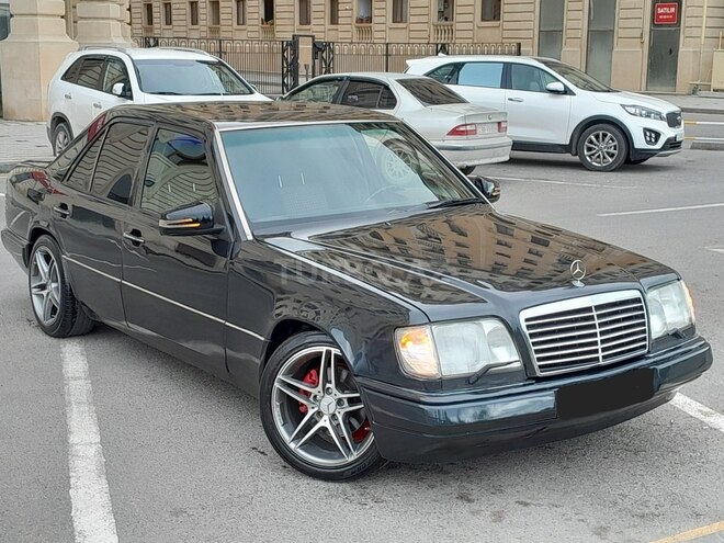 Mercedes E 220 1994, 235,000 km - 2.2 л - Sumqayıt