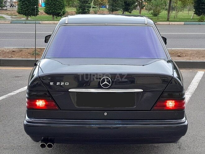 Mercedes E 220 1994, 235,000 km - 2.2 л - Sumqayıt