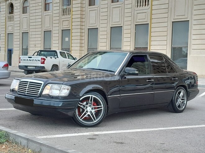 Mercedes E 220 1994, 235,000 km - 2.2 л - Sumqayıt