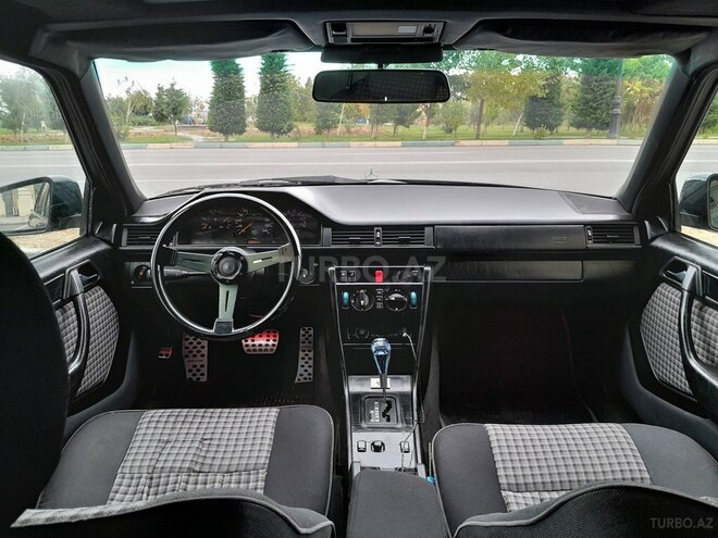 Mercedes E 220 1994, 235,000 km - 2.2 л - Sumqayıt