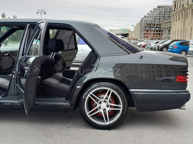 Mercedes E 220 1994, 235,000 km - 2.2 л - Sumqayıt