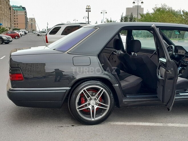 Mercedes E 220 1994, 235,000 km - 2.2 л - Sumqayıt