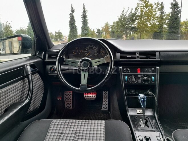 Mercedes E 220 1994, 235,000 km - 2.2 л - Sumqayıt