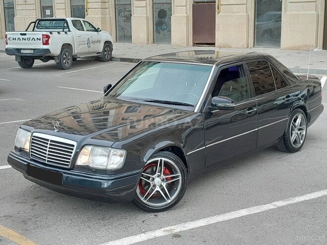 Mercedes E 220 1994, 235,000 km - 2.2 л - Sumqayıt