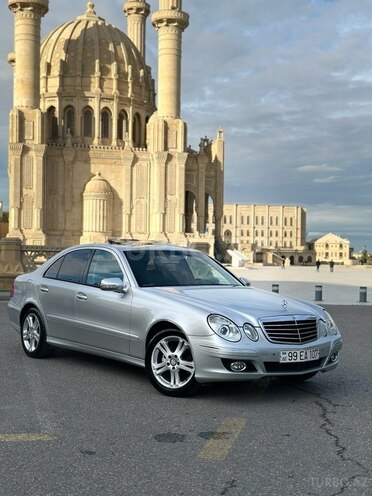 Mercedes E 240-1